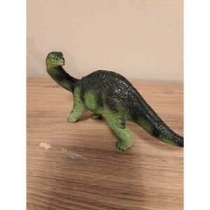 Safari Ltd Apatosaurus Baby Dinosaur Green Toy Figure 2002